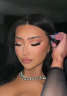 18th Birthday Make Up Looks, Club Make Up Night, Wing Eyeshadow Looks, Eyeshowdow Looks, Dark Fem Eye Makeup, Cool Tone Glam Makeup, Latina Prom Makeup, Eye Makeup Stones, 20th Birthday Makeup Ideas