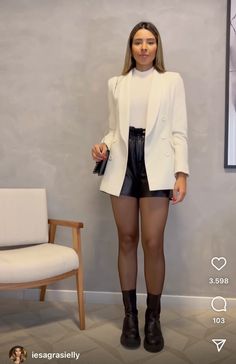 Blazer Blanco Outfit Fiesta, Outfit Blazer Blanco Casual, Blazer Con Short Elegante, Expo Outfit Ideas, Outfits Con Blazer Blanco, Preppy Office Outfit, Outfit Blazer Blanco, Semiformal Outfit, Outfit Con Blazer