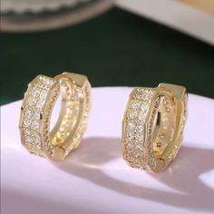 Brand New Women's Round Gold Diamond Earrings 14k Gold Plated Sterling Silver Genuine 2ct Lab Created Radiant Cut Diamonds .7" Tall 5mm Thick Retail Price $300 Buy With Confidence From A Trusted Seller With A 99%+ Feedback Rating! A0286 (Id-493-) Luxury Huggie Earrings With Halo, Luxury Halo Huggie Jewelry, Gold Hoop Earrings With Vvs Clarity For Formal Occasions, Luxury Gold Diamond Earrings With Halo, Luxury Gold Diamond Halo Earrings, Gold Plated Hoop Jewelry With Prong Setting, Yellow Gold Small Hoop Halo Earrings, Yellow Gold Halo Small Hoop Earrings, Classic Gold Hoop Diamond Earrings