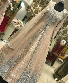 Pakistani Maxi Dresses, Pakistani Bridal Dress, Nikah Dress, Ethnic Dresses, Salwar Kamiz, Indian Gowns Dresses, Party Kleidung, Pakistani Bridal Dresses, Designer Party Wear Dresses