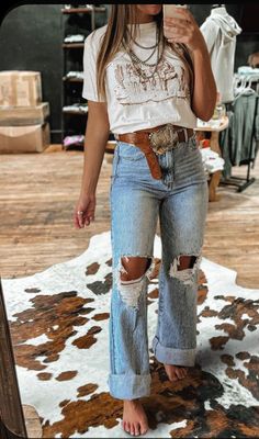 Boho Western Outfits Midsize, Going Out Outfits Daytime, Women’s Casual Western Outfit, George Strait Concert Outfit Women, December Nashville Outfits, Western Wide Leg Jeans, Western Outfit Inspo Summer, Country Plus Size Outfits, Rodeo Outfits Casual