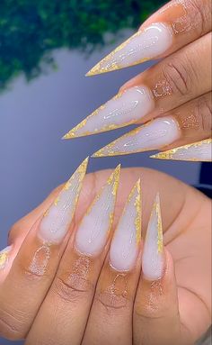 Neutral Stiletto Nails, Baddie Stiletto Nails, Stiletto Nails Designs Unique, Staleto Nails, Stiletto Acrylic Nails, Gold Stiletto Nails, White Stiletto Nails, Acrylic Nails Stiletto, Pink Tip Nails