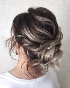 Mother Of The Bride (or Groom) Hairstyles ❤ mother of the bride hairstyles textured messy updo julia_alesionok #weddingforward #wedding #bride #motherofthebridehairstyles Blonde Chignon, Mother Of The Bride Updos, Medium Length Brown Hair, Messy Bun Updo