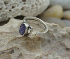 Minimalist Silver Amethyst Ring, Modern Oval Amethyst Ring For Gift, Modern Oval Amethyst Ring Gift, Oval Amethyst Ring For Gift, Minimalist Purple Sterling Silver Rings, Art Deco Jewelry Brooches, Bijoux Art Deco, Art Deco Jewelry Vintage, Purple Decor