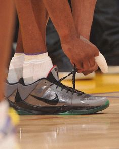 a close up of a basketball player tying his shoe laces