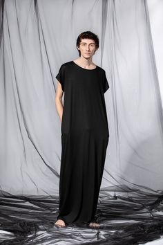 Minimalist Robe For Man, Black Kaftan, Men's Loungewear Gender fluidity in style is no longer a thing for only women, but men too. CherryBlossomsDress thinks that men should embrace the trend too and rock a few pieces 'borrowed from the girls'. Our spring summer collection for men presents maxi dresses, kaftans, dress shirts, tunics, maxi dresses and skirts for men. Who says what a man should and shouldn't wear? The collection seems to drive a conversation many of us never what to have. And, if Futuristic Mens Fashion, Skirts For Men, Maxi Dresses And Skirts, Gender Fluidity, Kaftan For Men, Men's Loungewear, Black Kaftan, Jaden Smith, Man Black