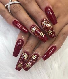 Xmas Nails Red And Gold, Red Gold Nails Christmas, Christmas Nails Extravagant, Red And Gold Xmas Nails, Christmas Nail Designs Red And Gold, Red And Gold Christmas Nails Acrylic, Christmas Red And Gold Nails, Christmas Nails Gold And Red, Gold And Red Christmas Nails