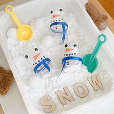 there are snowmen and shovels in the sand