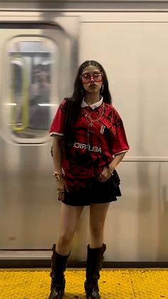 Boyish Fits, Hongkong Outfit Travel, Hongkong Outfit, Chinese Street Style, Red Ootd, Jacaerys Velaryon, Skz Concert, Oversize Outfit