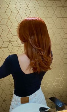 Medium Length Haircut Red Hair Straight, Layered Hair Redhead, Midlength Haircuts Red Hair, Natural Red Hair Dark, Red Hair Layers Medium, Redhead Haircut Medium, Red Lob Hair, Red Hair Cuts Medium, Copper Hair Asian Women