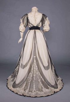 1860 Fashion, 1800s Fashion, Silk Wedding Dress, Victorian Wedding, Old Dresses, Antique Dress, Vintage Gowns, Old Fashion, Historical Dresses