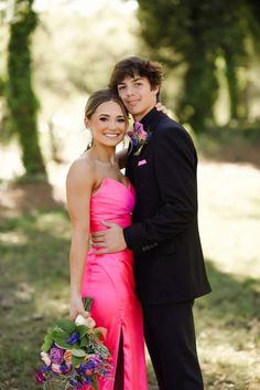 Prom Couple Pics Photo Ideas, Pre Prom Photoshoot, Senior Prom Couples, Posing For Prom Pictures, Prom Pics By Yourself, 2024 Prom Photo Ideas, Pink Prom Ideas Couples, Prom Pics Poses, 2024 Prom Poses