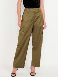 Saw this on Old Navy: High Waisted Cargo Pants Outfit, High Waisted Cargo Pants, Cargo Pants Outfit, Jeans Boots, Pants Green, Perfect Pant, Comfy Chic, Utility Pockets, Family Maternity