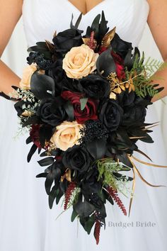 Gothic black and gold wedding flower brides bouquet Elegant Halloween Wedding Decorations, Small Black Wedding, Black Country Wedding, Dark Wedding Bouquet, Wedding Archways, Dark Moody Wedding, Wedding Flowers Cheap, Black Wedding Flowers, Black Calla Lily