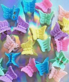 Kid Core Aesthetic, Hair Clips 90s, Pastel Cupcakes, Kidcore Aesthetic, Pastel Butterflies, Gaun Fashion, 2000s Aesthetic, Rainbow Aesthetic, Butterfly Clips