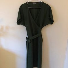 This Forest Green True Wrap Dress Is 100% Linen And Absolutely Beautiful. Selling Because It Simply Does Not Fit Me Quite Right. Xs But Runs Big. Comment With Questions! Dresses Linen, Fox Dress, Linen Dresses, Linen Women, Forest Green, Wrap Dress, Colorful Dresses, Fox, Midi Dress