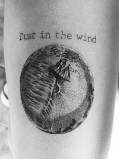 Capa do álbum kansas Dust In The Wind Tattoo, Dust To Dust Tattoo, Dust In The Wind, Tat Ideas, Inspirational Tattoos, Fish Tattoos, The Wind