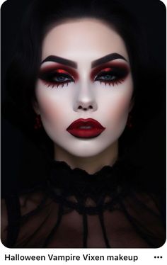 Make Up Halloween Vampire, Women Vampire Makeup, Red Witch Makeup, Goth Makeup Inspiration, Female Vampire Makeup, Dark Vampy Makeup, Vampire Make Up, Scary Vampire Makeup, Vampire Eye Makeup