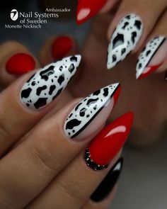 Dalmatian Nail Design, 101 Dalmations Nail Designs, Dalmatian Nails Cruella Deville, Dalmation Nail Designs, Cruella Nail Designs, Funky Design Nails, Dalmatian Nail Art, 101 Dalmatian Nails, Cruella Deville Nail Art