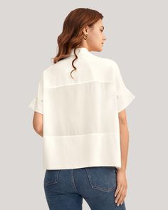 This square silk shirt with short sleeves features a classic button and a wide welt design. It is simple and generous. Silk T Shirt, Ruffle Shirt, Stripe Silk, Comfy Shorts, Fit Dress, Womens Basic, Collar Blouse, Silk Shirt, Collar Shirts