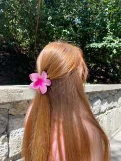 #giger Claw Clip Aesthetic, Clip Aesthetic, Clips Hairstyles, Hair Clips Aesthetic, Flower Claw Clip, Hairstyle Idea, Dessert Gifts, Feed Ig, Clip Hairstyles