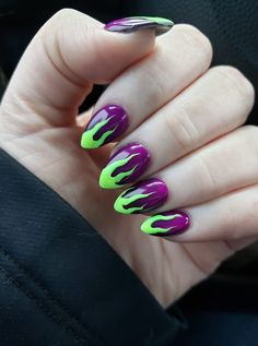 Gelish Halloween, Disney Villain Nails, Villain Nails, Purple And Green Nails, Fire Cosplay, Star Fire Cosplay, Short Nails Design, Disney Nail Designs