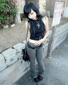 Celebrity Outfit Aesthetic, Goth Jeans Outfit, Y2k Punk Outfits, Punk Outfits 80s, Cute Alternative Outfits, Aesthetic Party Outfits, Early 2000s Goth, Vintage Prom Dresses, Graduation Outfit Ideas