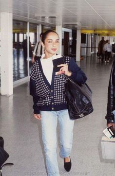 Bullet Proof Souls — klovers: Sade Adu Looks Jeans, Chique Outfits, Moda Vintage, Mode Inspo, Mode Inspiration, Denim Outfit