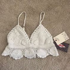 Nwt Billabong Barely There Xs Crocheted Top. Never Been Worn. Super Cute But Never Found A Time To Wear It. Trendy Fitted White Crochet Top, Trendy White Fitted Crochet Top, White V-neck Summer Crop Top, White Crochet Triangle Top For Summer, Cute White Crop Top For Summer, White Triangle Top Crop Top Casual, White Cotton Triangle Top Crop Top, Casual White Triangle Crop Top, White V-neck Crop Top For Beach Season