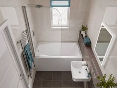 Small Bathroom Ideas - Design Options for Narrower Bathrooms Cabuchon Small Freestanding Tub, Bathtub Shower Combo, Very Small Bathroom, Tiny Bath, Oregon House, Built In Bath