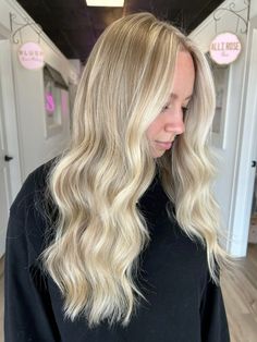 dimensional blonde hair Dimensional Blonde Hair, Blonde Dimensional Hair, Hair Color Pictures, Dimensional Blonde, Honey Blonde Hair, Hair Tips Video