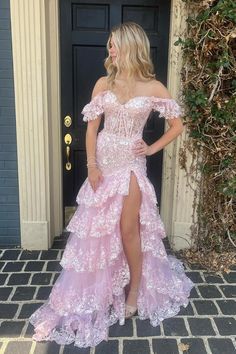 Robes Quinceanera, Chiffon Wedding Dress Beach, Vestidos Color Rosa, Prom Dress Inspo, Dream Prom, Stunning Prom Dresses, Prom 2024, Prom Dresses Long Lace, Pink Prom Dress