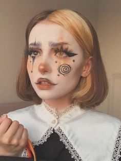 clown makeup: subtle orange shade Clown Makeup Looks, Clown Makeup, Makeup Looks, Halloween Costumes, Halloween, Makeup, Black, Make Up, Make Up Looks