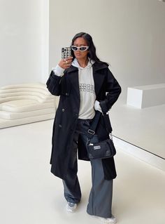 Casual Trench Coat Outfit, Trench Outfit, Trench Coat Fall, Trench Coat Outfit, Shiny Pants, Winter Trench Coat, Stylish Coat, Trench Coat Black, Print Coat