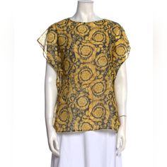 Versace Blouse Yellow Paisley Print Short Sleeve With Bateau Neckline Fit:Tops By Gianni Versace Typically Fit True To Size. Estimated Item Measurements Bust: 35.5" Waist: 35" Length: 24.75" Fabric: 71% Cotton, 29% Silk Brand New With Tag! Yellow Silk Top With Floral Print, Yellow Floral Print Silk Tops, Yellow Floral Print Silk Blouse, Yellow Silk Blouse With Floral Print, Elegant Baroque Print Tops For Summer, Elegant Baroque Print Summer Tops, Chic Printed Yellow Tops, Chic Yellow Printed Top, Yellow Silk Summer Tops