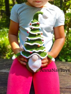 Santa Crochet, Gnome Wallpaper, Tree Gnome, Crochet Gnome, Holiday Gnomes, Plushie Patterns, Crochet Amigurumi Free, Crochet Goodies, Gnome Patterns