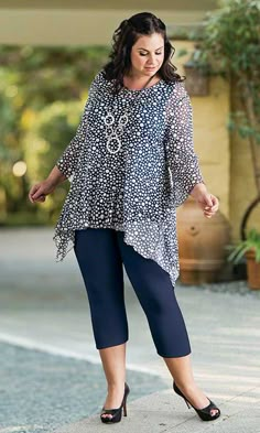 Plus-koon Muoti, Big Size Outfit, Ideas Clothes, Fashion Over 50, Agra, Women's Summer Fashion, Curvy Fashion, Tunics