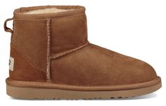 UGG Classic Mini II 1017715K-CHE Ugg Classic Mini Boot, Boys Fleece, Ugg Classic Mini Ii, Mens Boots Fashion, Ugg Kids, Mini Boots, Rugged Boots, Running Sneakers Women, Ugg Classic Mini