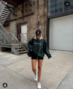 Fall Athleisure Outfits, Styling Basics, Athleisure Outfits Fall, Fall Athleisure, Casual Sporty Outfits, Minimalism Fashion, Gymwear Outfits, Mum Fashion, Pics Ideas