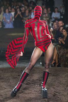 2019 Runway, Gareth Pugh, Fashion Wallpaper, Fashion Runway, Fashion Tips For Women, Body Suit, London Fashion