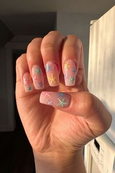 15 Best Beach Themed Nails Ideas For a Stylish Summer Look | Beach Nails Aesthetic Starfish Nails, Vacation Nail Designs, Beach Themed Nails, Tropical Nail Designs, Tropical Vacation Nails, Beach Nail Designs, Beachy Nails, Latest Nail Designs, Hard Gel Nails