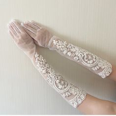 Regency Gloves, Bridgerton Clothes, Regency Ball Gown, Gloves For Wedding, Regency Ball, Simple Satin Wedding Dress, Nontraditional Wedding Dress, Wedding Dresses High Low, Champagne Evening Dress