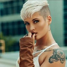 Pixie Sidecut, Fade Haircut Women, Asymmetrical Haircut, Hair 2018, Pixie Hair, Short Hair Color