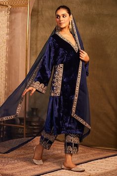 Midnight blue kurta with aari, sequin, cutdana, mirror embellishment. Paired with pant and dupatta. - Aza Fashions Velvet Punjabi Suits, Wine Suit, Velvet Suit Design, Velvet Kurta, Living Colors, Embroidery Suits Punjabi, Curated Outfit, Silk Velvet Fabric, Women Kurta