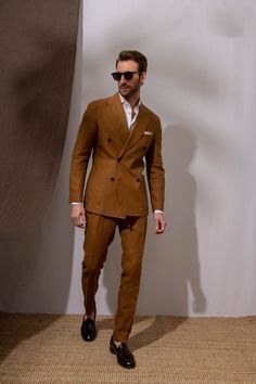 Curry double breasted jacket - Made in Italy Pini Parma, Double Breasted Suit Men, Gentleman Mode, Brown Suit, Herren Style, Classy Suits, Model Outfit, Designer Suits For Men