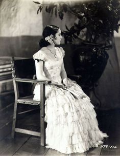 Latino Actors, Lupe Velez, Mexico Fashion, Vintage Stars, Mexican Actress, Mexican Fashion, Latina Fashion Outfits, Mexican Women, Hollywood Style