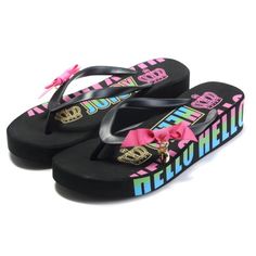 Okay,, am I seeing this right.. Hello Kitty Juicy Couture Sandals.. whaaaaaaaa. Black Nike Air Max, Cheap Nike Air Max, Gray Nike, Casual Footwear, Cheap Nikes, Grey Nikes, Shoe Closet, Style And Grace