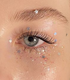 Eye Makeup Glitter, Maquillage On Fleek, Concert Makeup, Holiday Makeup Looks, Glitter Eye Makeup, Star Makeup, Smink Inspiration, Fairy Makeup, Dope Makeup