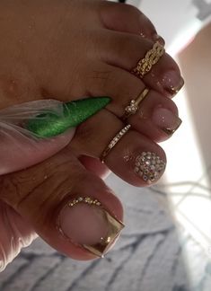 Baddie Pedicure Ideas, Gold Acrylic Toes, Nail Art Gold, Easy Toe Nail Designs, Nails Feet