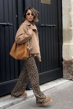 Leopard Trousers Outfit, Outfits Winter 2023, Comfy Mom Outfits, Outfit Inspo Christmas, School Cute Outfits, Neutral Fits, Cute Outfits Winter, Fits Winter, Autumn Capsule Wardrobe